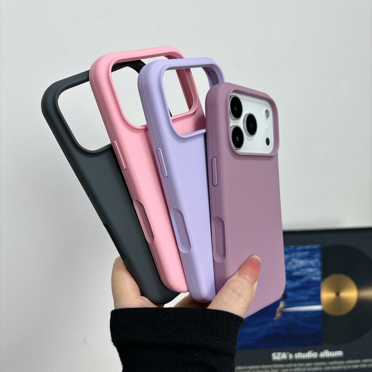 MagSafe対応 液体シリコン製 iPhone 17/16 - Liquid Silicone Magnetic Phone Case のレビューと価格