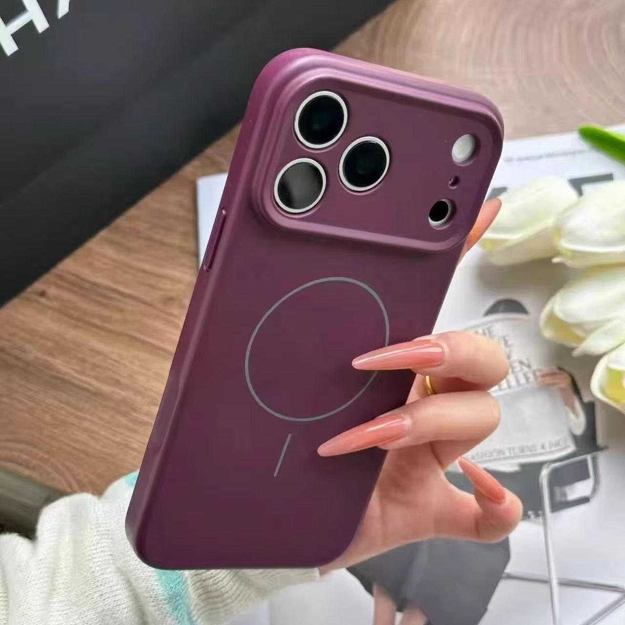 iPhone 18、17、16 Plus、16E、15、14 - Liquid Silicone Magnetic Phone Case のレビューと価格
