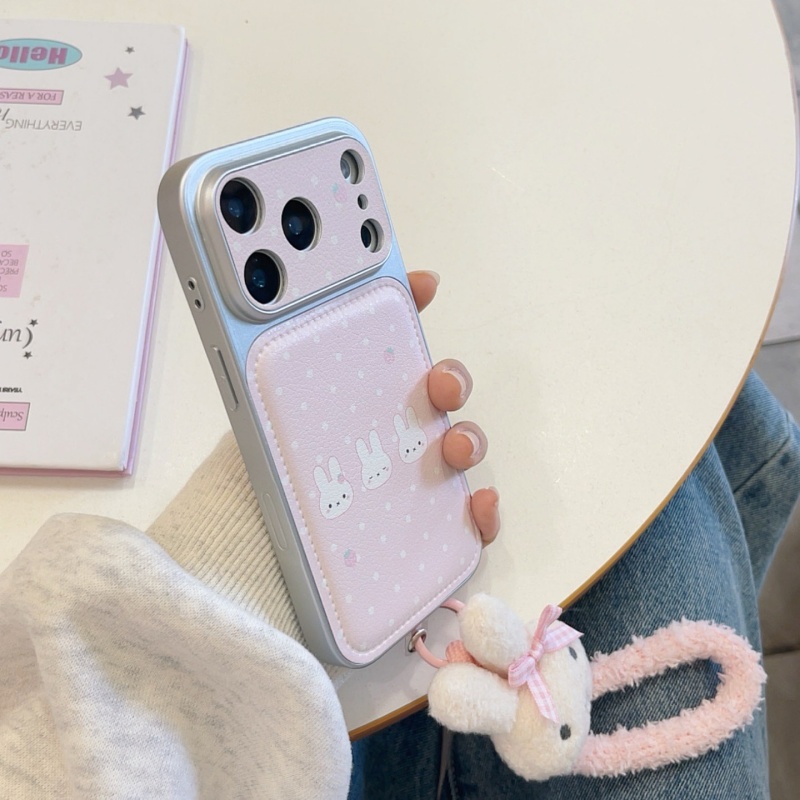 かわいいイチゴ柄ミッフィー水玉模様レザー製iPhone 17 - Cute Cartoon Wrist Strap Silicone Case のレビューと価格